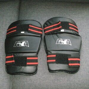 ATA Black Knee Pads Protector Sparring Taekwondo Karate Martial Arts ~ child L